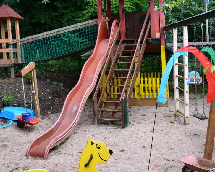 Abenteuer und Barbecue auf dem Spielplatz