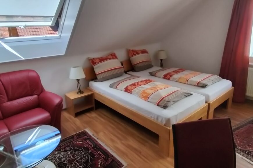 Komfort Doppelzimmer mit Dusche/WC, TV und Ledersofa