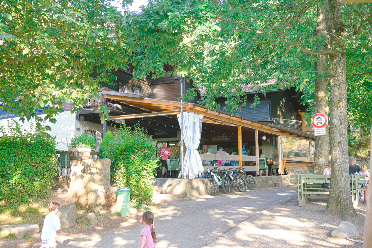 Restaurant d'excursion avec aire de jeux et enclos pour animaux Wolfsgrube